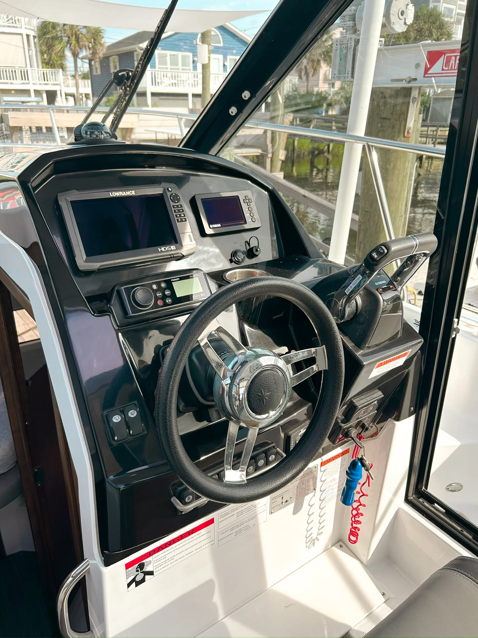 Helm with Lowrance HDS9 display, Yamaha instrument screen, VHF and twin digital controls